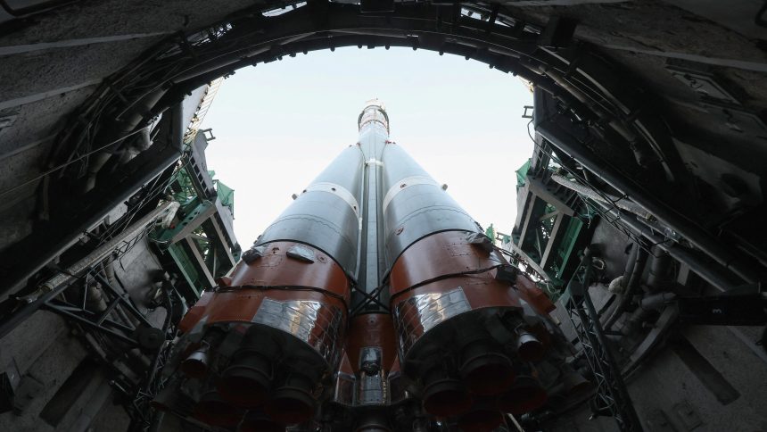 rus kozmonotlar dunyanin etrafinda iki tip atacak RYaLAhLc