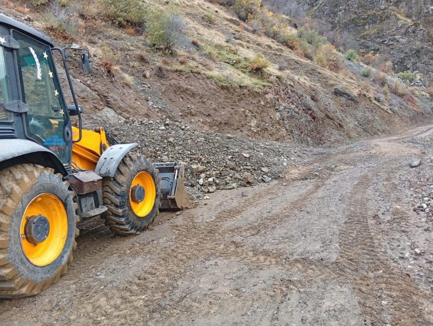 Siirt’te sağanak yağış heyelana neden oldu 71 siirtte saganak yagis heyelana neden oldu b9wpdL65
