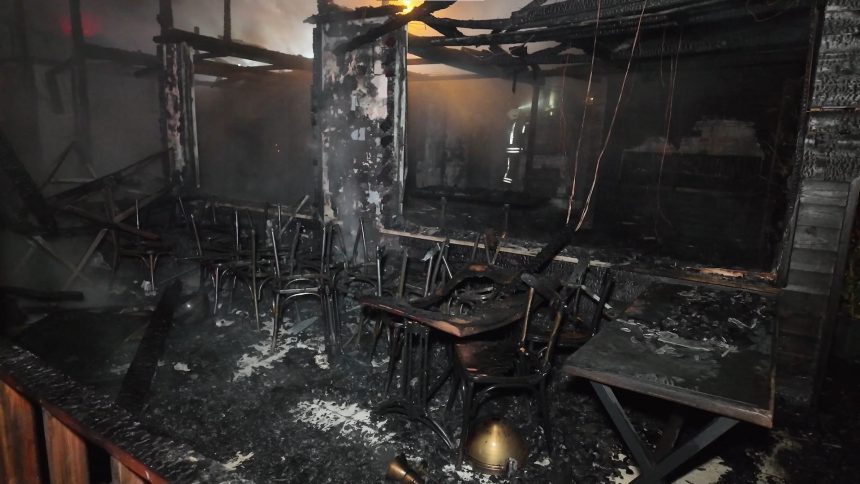 Şömine tutuştu, restoran küle döndü 71 somine tutustu restoran kule dondu IAPIh2je