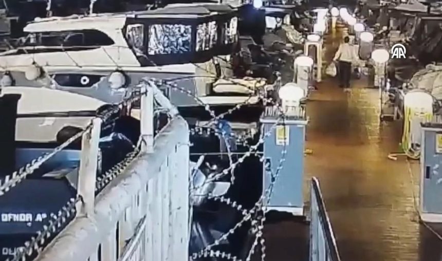 tekneden denize dustu ayaklari pervaneye takilip oldu U3I8QnwJ