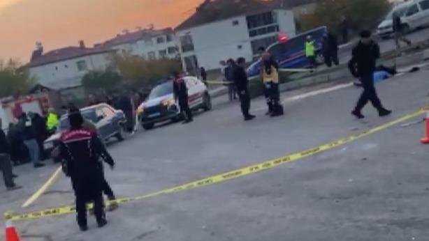 traktorle arabanin carpismasinda yaya hayatini kaybetti UXq1GEUq