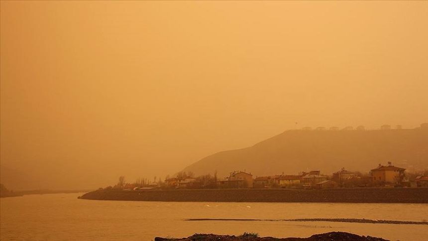 turkiye genelinde col tozu etkisi meteorolojiden lodos uyarisi 6uIQHe3i