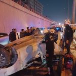 zit donen arabada baba ve 2 cocugu yaralandi 8jyXP1L1