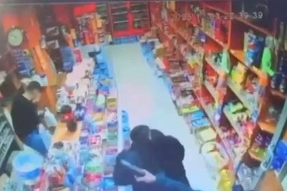 10 bin liralik komite icin konutunu sattigi kisinin oglunu vurdu fwd134yv