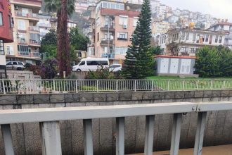 alanyada alt gecitte mahsur kalan 8 kisi kurtarildi OtvXVLgc