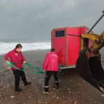 antalyada denize suruklenen karavandaki turistler kurtarildi wvFswJZ9