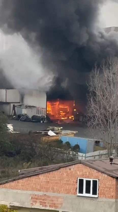 arnavutkoyde tir tamirhanesinde yangin L1V4drT9