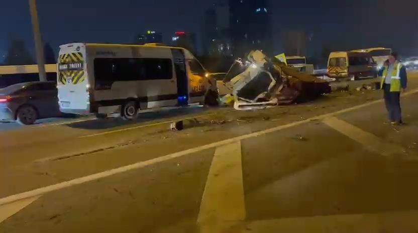 bagcilar tem otoyolunda zincirleme kaza MrWJL5OG