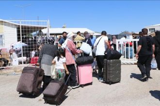 bakan yerlikaya 8 aralik 2024ten beri istekli olarak 578 bin suriyeli geri dondu hvFeGDTm