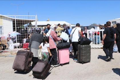 bakan yerlikaya 8 aralik 2024ten beri istekli olarak 578 bin suriyeli geri dondu hvFeGDTm