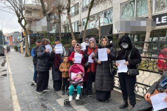 birikimlerini emanet ettikleri kuyumcunun onunde hareket yaptilar Dc2jr1iq