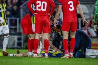 brann fenerbahce macinda korkutan olay bir anda yerde kaldi kendini denedi devam edemedi ljZ9rDgx