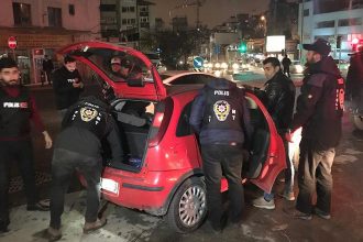 caddeler tutuldu helikopter havalandi istanbulda binden fazla gozalti DHrFOprp