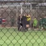 cocuklarin macinda bayan hakeme siddet WWAQYXEb