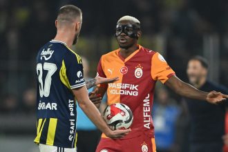 dev derbide puanlar paylasildi 2 gol ve kart yagmuru rpi7J4N3