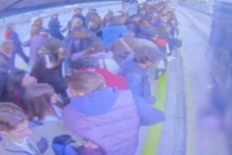 durakta bayilan 14 yasindaki cocuk metrobusun altinda kaldi YPMg6pQZ