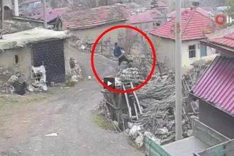 esini sopa ve yumruk ile dovup yerde tekmeledi fG9d5yzG