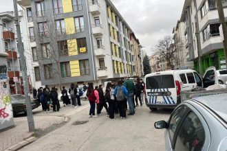 eskisehirde 12 yasindaki cocuk okul cikisinda bicaklandi 3VKgj7YS