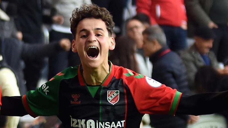Fenerbahçe'den 3. Lig'e kanca! 18 yaşındaki yıldız adayı transferin gözdesi 69 fenerbahceden 3 lige kanca 18 yasindaki yildiz adayi transferin gozdesi FCKiVKlZ