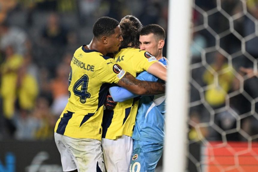 fenerbahceden gonderildi yeni grubunda olay oldu hocasi oynamak istemedi cok kizdim diyerek ates puskurdu F11DXI35