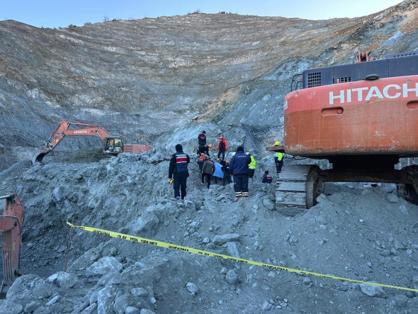 gocuk altinda kalan madencinin cenazesine 28 gun sonra ulasildi alsnel1K