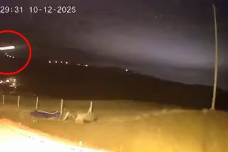 gokyuzunde heyecan yaratan manzara tmkJFSUS