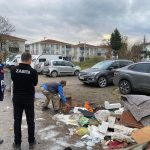 hem ceza yedi hem kirlettigi alani temizledi dd4MOkFC