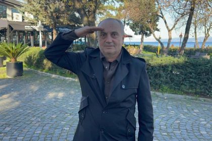 ikili vatandaslik aldi 5 torun sahibi lakin 62 yasinda askere cagrildi DBSD4zcI