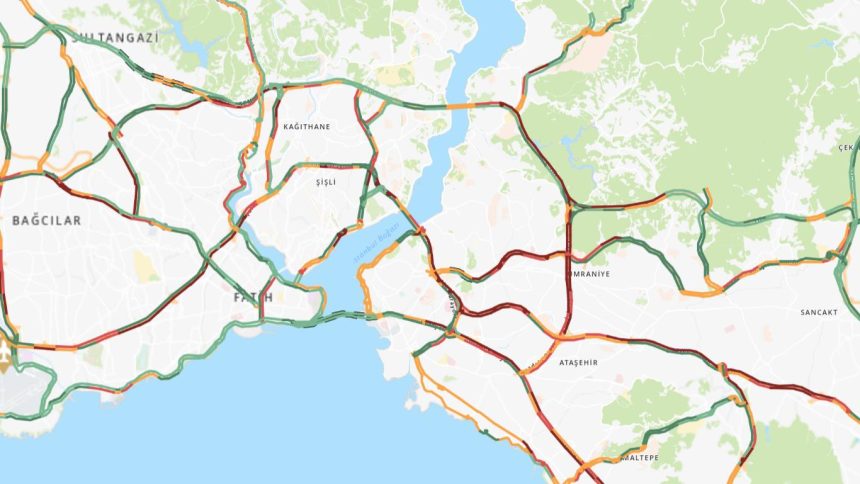 istanbulda saganak trafigi etkiledi bmOibm3L