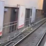 izmirde metro vagonu raydan cikti seferler durduruldu qHSxgc6T
