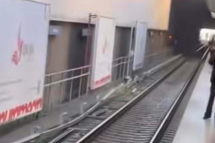 izmirde metro vagonu raydan cikti seferler durduruldu qHSxgc6T