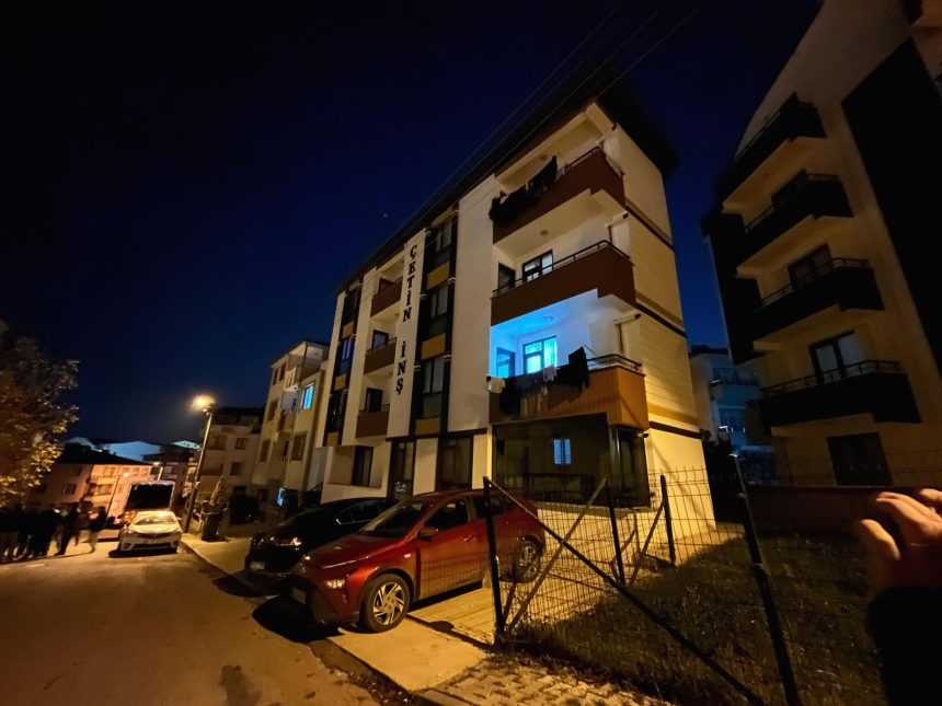 Kocaeli'de 16 yaşındaki genç kız odasında başından vurulmuş halde bulundu 69 kocaelide 16 yasindaki genc kiz odasinda basindan vurulmus halde bulundu DZOHZCFk