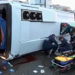 maltepede servis minibusu devrildi yaralilar var ZGlWHpb3