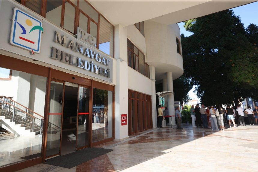 Manavgat Belediyesi'nde "rüşvet" davasında 3 tahliye 71 manavgat belediyesinde rusvet davasinda 3 tahliye mmqHncj7