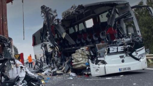 Osmaniye'de 7 kişinin öldüğü kazaya ait 2 şoför tutuklandı 71 osmaniyede 7 kisinin oldugu kazaya ait 2 sofor tutuklandi KcHvvcvq