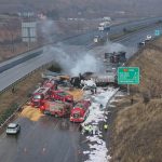 otoyolda tirlar carpisti yol trafige kapandi JCAWUR7C