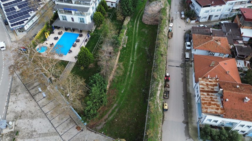 Papa ziyaret etti, emlak pahalandı. Yapılaşmaya kapalı ancak 5.5 milyon lira 71 papa ziyaret etti emlak pahalandi yapilasmaya kapali ancak 55 milyon lira lmACCQIB