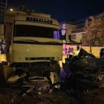park halindeki kamyona carpan arabadaki 2 genc hayatini kaybetti x1eqUVjn