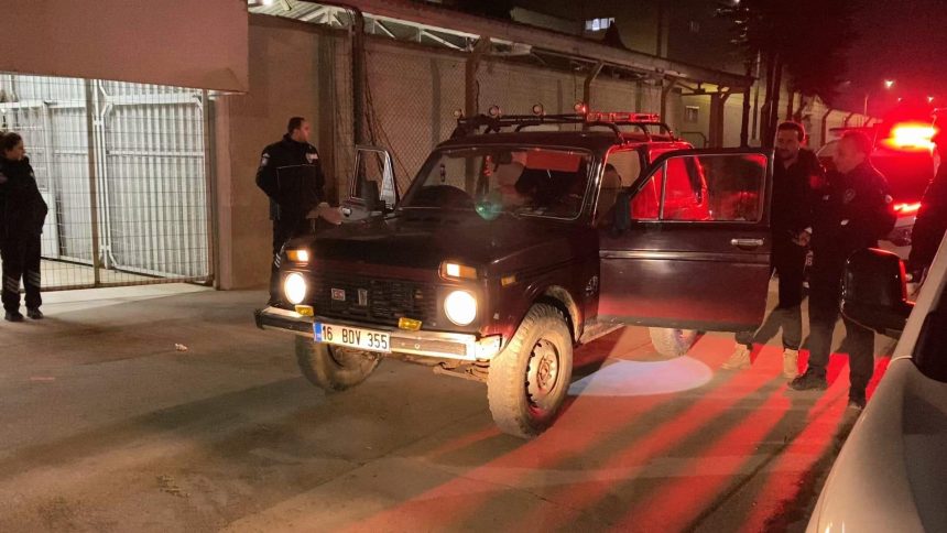 Polisten kaçarken grup otosuna çarptı. Ehliyetsiz şoföre 95 bin lira ceza 69 polisten kacarken grup otosuna carpti ehliyetsiz sofore 95 bin lira ceza Fml68XEA