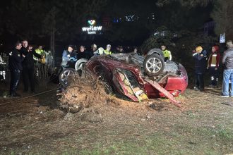 refuje devrilen aracin soforu oldu z1QlSJII