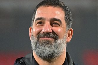samsunspor kaybetti arda turan doruga yaklasti devre ortasinda futbolcularina 17 yil evvelki ulusal maci u8ePa3UD