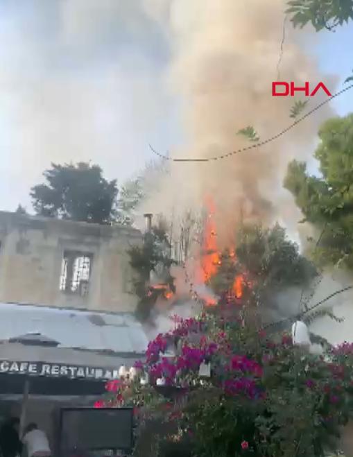 sultanahmet meydanindaki restoranda yangin s2uVTWws