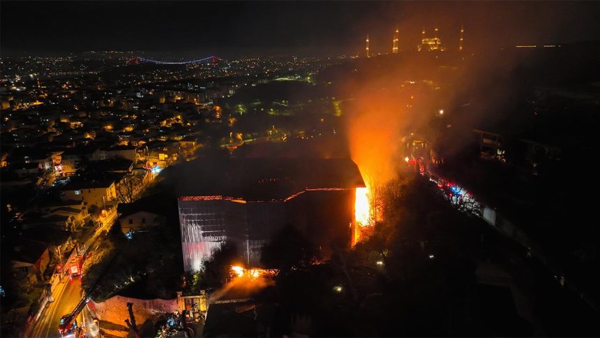 tarihi ahsap koskte yangin kjYDfs2R