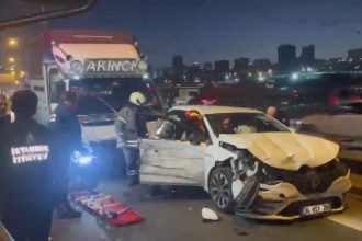 temde zincirleme kaza uc serit trafige kapatildi d6Jaxdcu