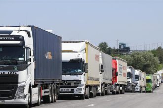 ticaret bakanligi acikladi sinirda gecisler durdu tirlara grev manisi WvRq64rp
