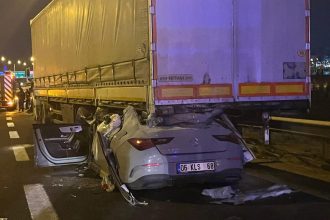 tira arttan carpan aracta 2 kisi oldu t5RIO82S