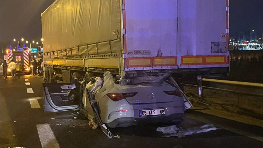 tira arttan carpan aracta 2 kisi oldu t5RIO82S