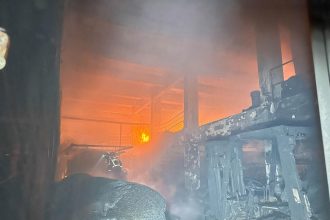 usakta plastik fabrikasinda yangin ASPJwpai