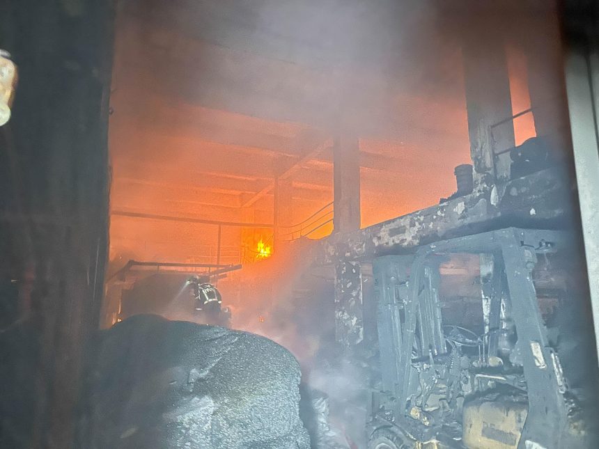 Uşak'ta plastik fabrikasında yangın 71 usakta plastik fabrikasinda yangin ASPJwpai