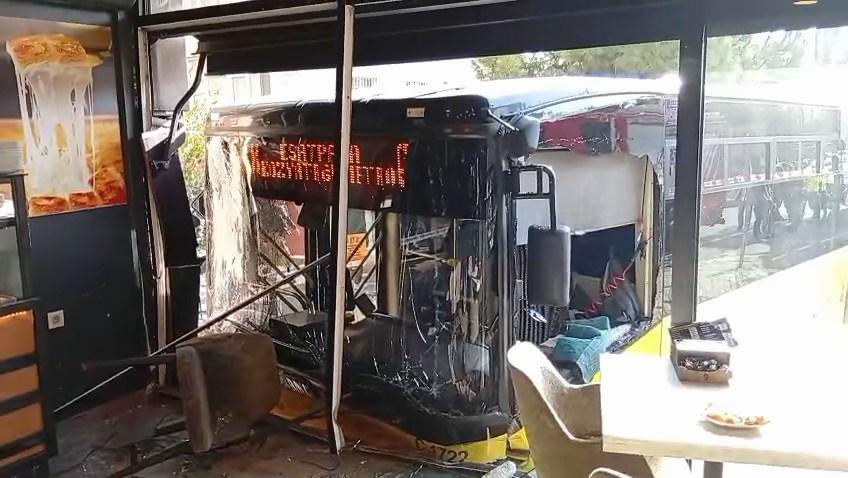 Üsküdar'da İETT otobüsü kazası 71 uskudarda iett otobusu kazasi I9rp4UWy